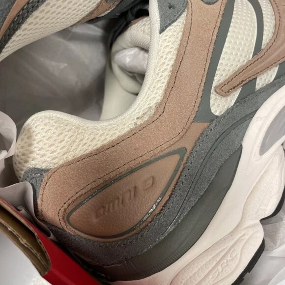 Size 12 - Saucony ProGrid Omni 9 Premium Green Cream Shoes - Picture 5 of 5